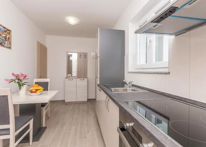 0-bedroom In Apartment *